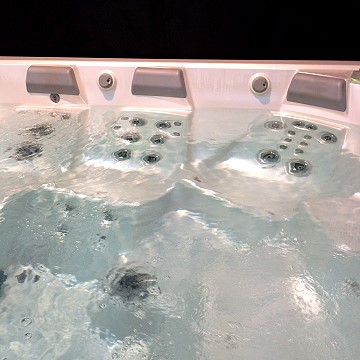 angebot_taurus_mit _whirlpool_wasser_effekt